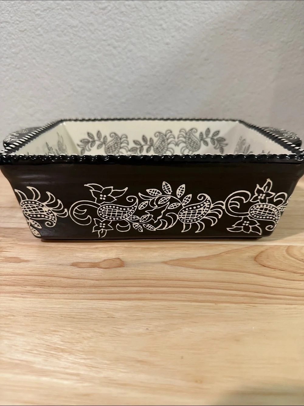Baum Paisley/Botanical/Floral Black and White Casserole Pan